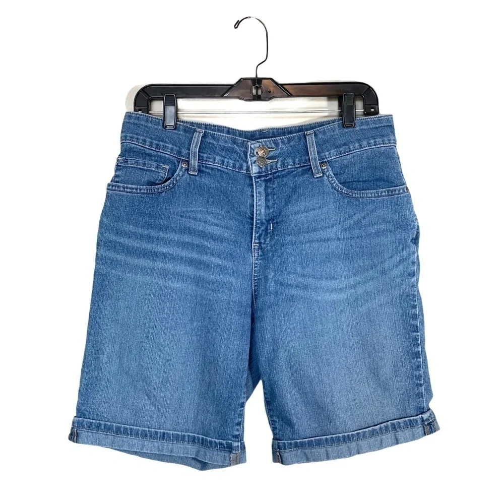 Levi's Signature Medium Wash Blue Jean Shorts Size 30